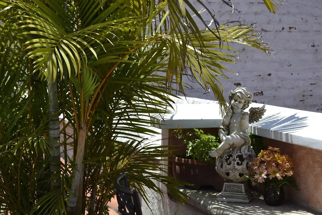 D'Leyenda Hotel Antigua