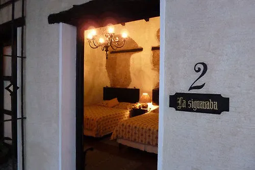 D'Leyenda Hotel Antigua