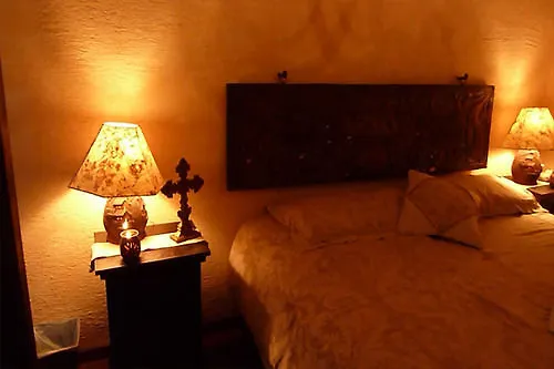 D'Leyenda Hotel Antigua