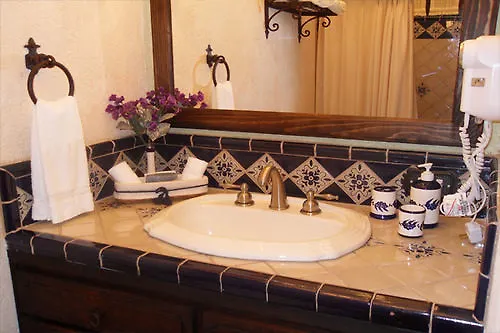 D'Leyenda Hotel Antigua