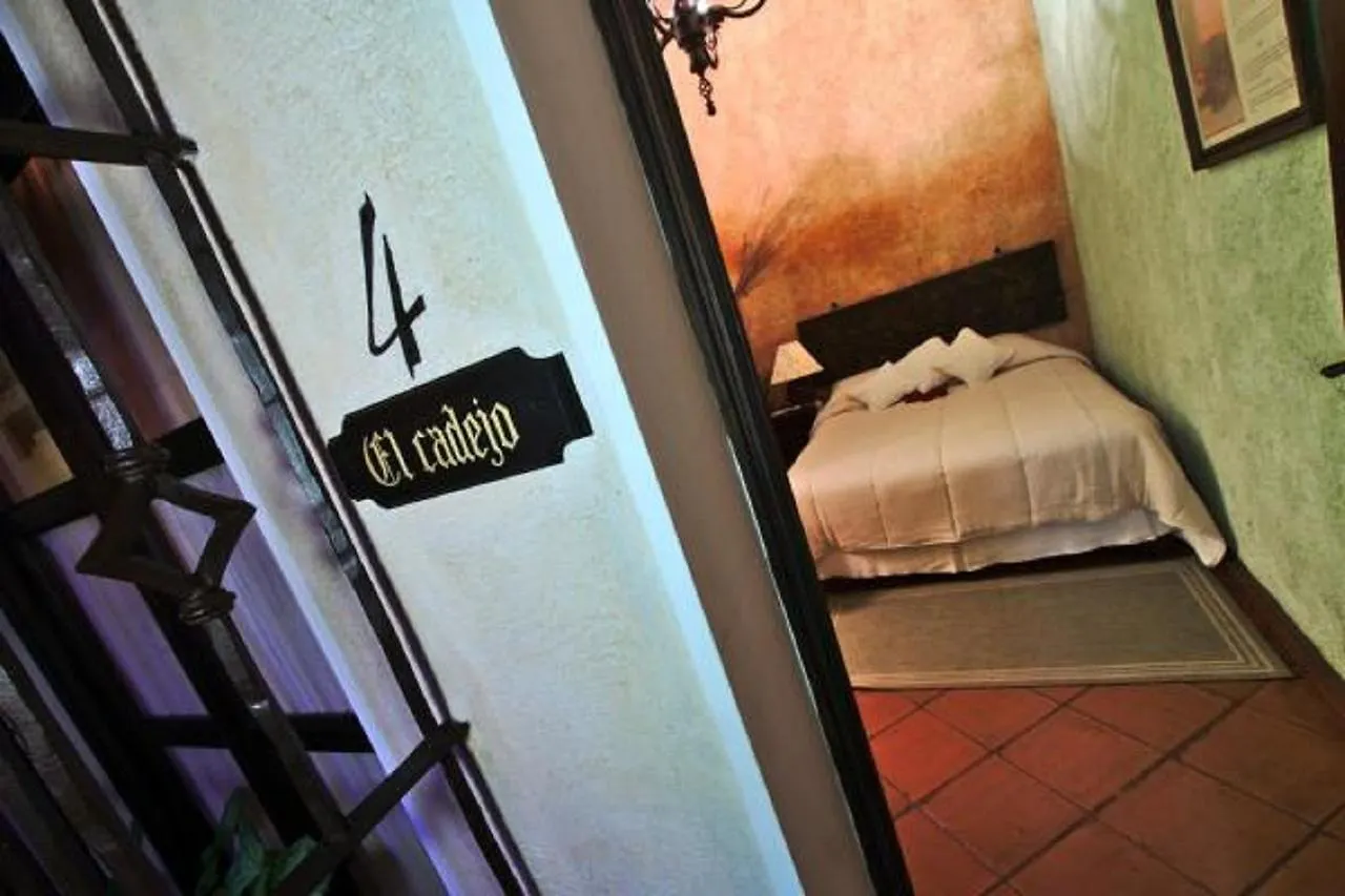 D'Leyenda Hotel Antigua