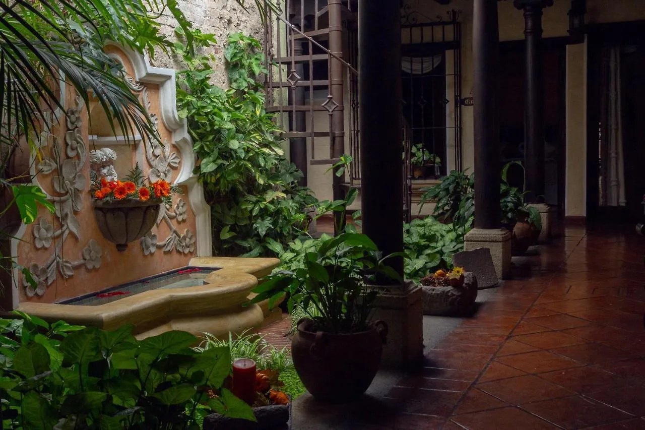 D'Leyenda Hotel Antigua